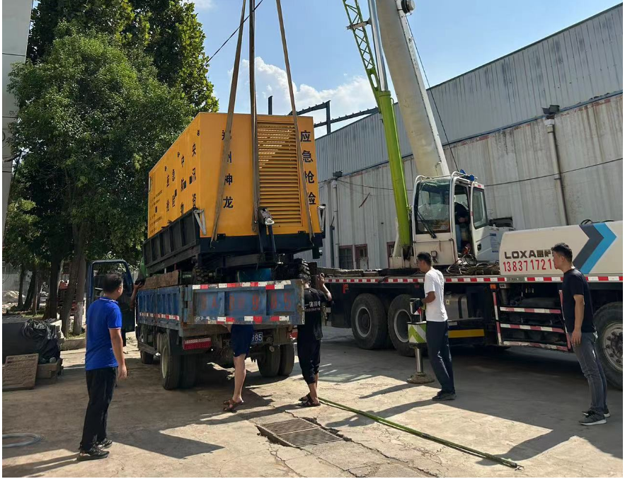 郑州开云（中国）泵业随蓝天救援队去往河北省涿州市